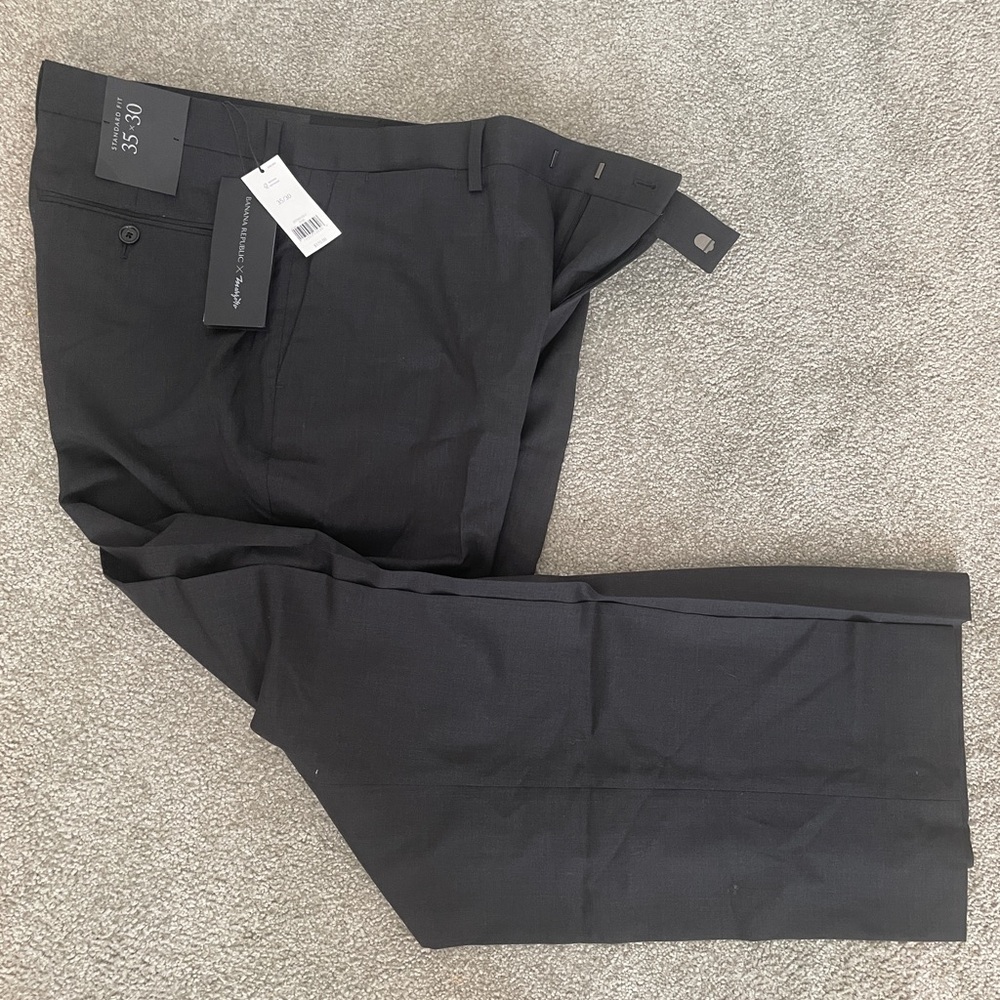 Banana Republic Standard Fit Super 120s Wool, 35x30.